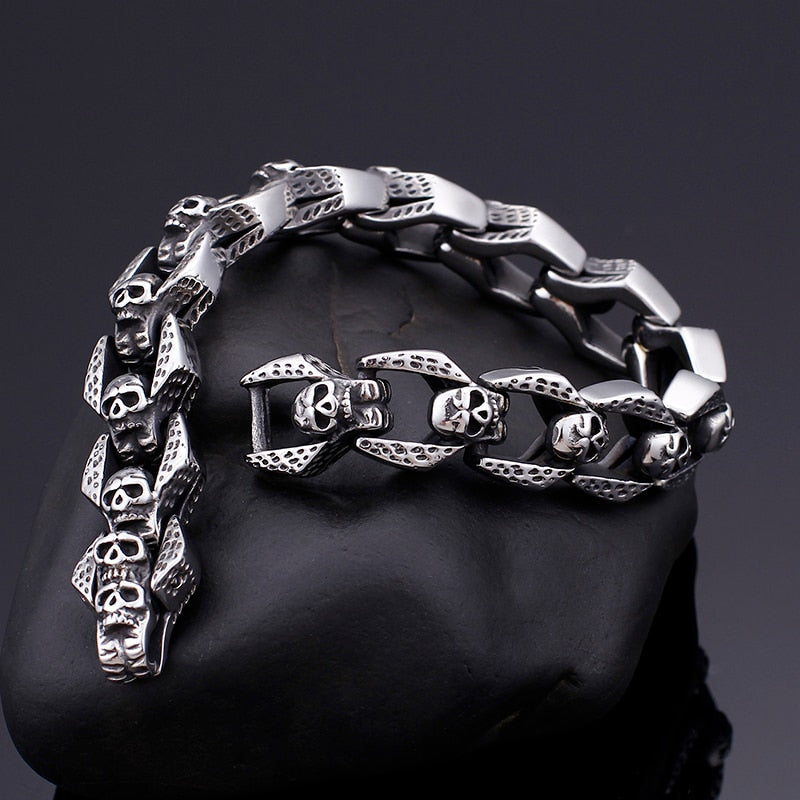Skull Blacken Metal Bracelet