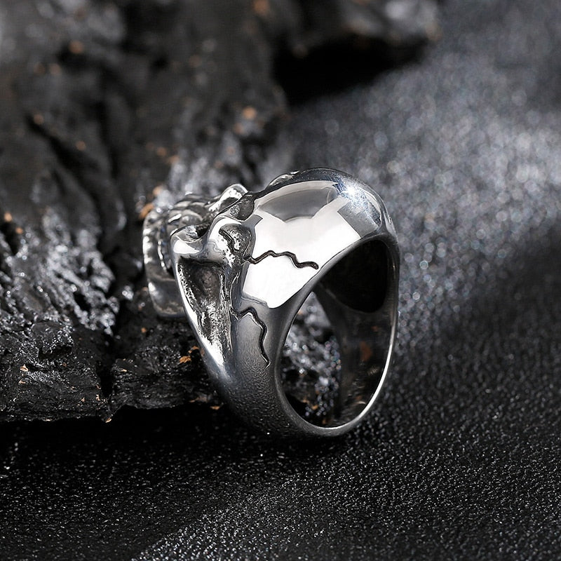 Gothic Cracked Skull Heavy Signet Ring