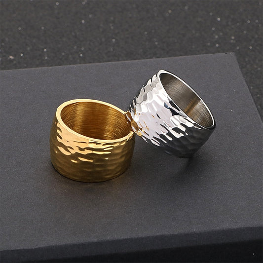 WAVE LINE THICK HAMMERED RING